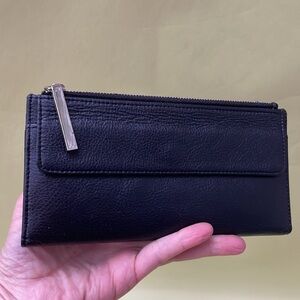 New vintage black/silver Halogen pebbled leather wallet